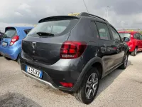 Usata Dacia Sandero Comfort 95 CV (69 kW) 2019 Grigio Berlina