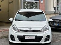 Usata Kia Rio Active 90 CV (66 kW) 2015 Bianco Berlina