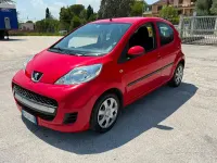 Usata Peugeot 107 68 CV (50 kW) 2011 Rosso Utilitaria