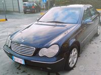 Usata Mercedes C220 143 CV (105 kW) 2002 Blu Berlina