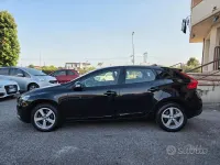 Usata Volvo V40 Business Edition 120 CV (88 kW) 2018 Nero Berlina