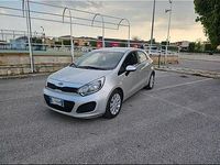 Usata Kia Rio LX 75 CV (55 kW) 2013 Grigio Berlina