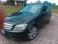 Usado Mercedes C220 170 CV (125 kW) 2010 Negro Familiar