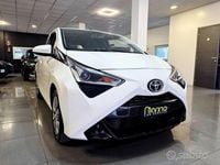Usata Toyota Aygo X-play 72 CV (52 kW) 2021 Bianco Utilitaria