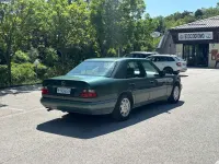 Usata Mercedes E200 136 CV (100 kW) 1993 Verde Berlina