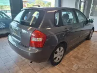 Usata Kia Cerato 102 CV (75 kW) 2005 Grigio Berlina