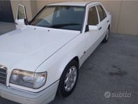 Usata Mercedes E250 113 CV (83 kW) 1994 Bianco Berlina