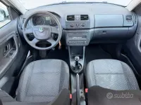 Usata Skoda Roomster 69 CV (50 kW) 2012 Bianco Monovolume
