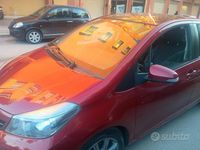 Usata Toyota Yaris Lounge 90 CV (66 kW) 2012 Rosso Utilitaria