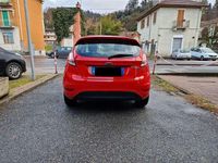 Usata Ford Fiesta Ghia 79 CV (58 kW) 2010 Rosso Utilitaria