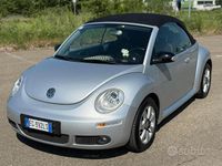 Usata VW New Beetle 105 CV (77 kW) 2008 Grigio Utilitaria