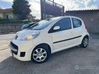 Gebraucht Peugeot 107 Access 68 PS (50 kW) 2012 Weiß Kleinwagen