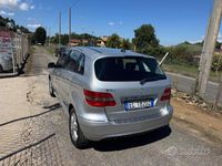 Usata Mercedes B180 Premium 109 CV (80 kW) 2012 Argento Monovolume