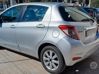 Usata Toyota Yaris Lounge 90 CV (66 kW) 2012 Grigio Utilitaria