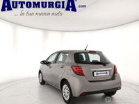 Usata Toyota Yaris Lounge 69 CV (50 kW) 2015 Beige(met.) Berlina