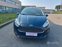 Usata Ford Fiesta 75 CV (55 kW) 2015 Blu Berlina