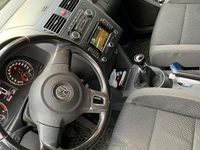 Begagnad VW Touran 105 HK (77 kW) 2010 Svart Minibuss