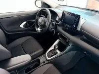 Usata Toyota Yaris Hybrid Active 92 CV (67 kW) 2023 Argento Berlina