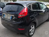 Usado Ford Fiesta 92 HP (67 kW) 2010 Preto Sedan