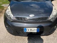 Usado Kia Rio Active 75 HP (55 kW) 2014 Cinzento Sedan