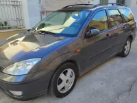 Begagnad Ford Focus Zetec 101 HK (74 kW) 2004 Grå Kombi