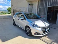 Usata Peugeot 208 92 CV (67 kW) 2017 Grigio Utilitaria