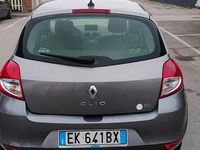 Usata Renault Clio II Dynamique 75 CV (55 kW) 2011 Grigio Berlina