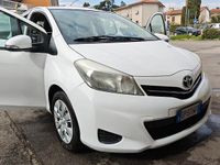 Usata Toyota Yaris Active 69 CV (50 kW) 2013 Bianco Utilitaria