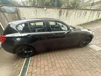 Usado BMW 118 150 CV (110 kW) 2019 Negro Utilitario