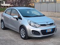 Usata Kia Rio 75 CV (55 kW) 2013 Grigio Berlina