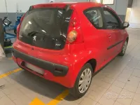 Usata Peugeot 107 68 CV (50 kW) 2010 Rosso Utilitaria