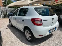 Usado Dacia Sandero Ambiance 72 CV (52 kW) 2013 Blanco Berlina