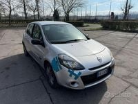 Usado Renault Clio II 75 CV (55 kW) 2011 Gris Berlina