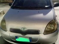 Usata Toyota Yaris 68 CV (50 kW) 2000 Grigio Utilitaria
