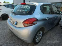 Usata Peugeot 208 Active 75 CV (55 kW) 2018 Grigio Utilitaria