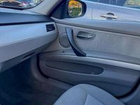 Usata BMW 318 143 CV (105 kW) 2009 Grigio Berlina