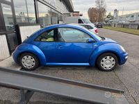 Usata VW New Beetle 102 CV (75 kW) 2001 Blu Utilitaria