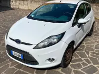 Usata Ford Fiesta 70 CV (51 kW) 2011 Bianco Berlina
