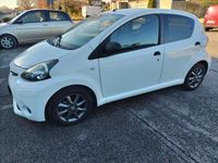 Usata Toyota Aygo Connect Style 68 CV (50 kW) 2013 Bianco Utilitaria