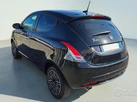 Usata Lancia Ypsilon Gold 69 CV (50 kW) 2022 Nero metallizzato Utilitaria