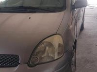 Usata Toyota Yaris 75 CV (55 kW) 2004 Grigio Berlina
