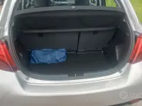 Usata Toyota Yaris Lounge 69 CV (50 kW) 2015 Grigio Utilitaria