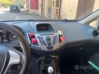 Usata Ford Fiesta 58 CV (42 kW) 2011 Nero Utilitaria
