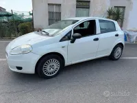 Usata Fiat Grande Punto 75 CV (55 kW) 2011 Bianco Utilitaria