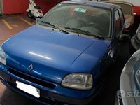 Usata Renault Clio II 58 CV (42 kW) 1998 Blu Berlina