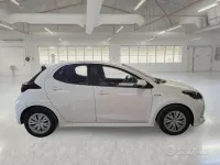 Usata Toyota Yaris Hybrid Business Edition 73 CV (53 kW) 2020 Bianco Berlina