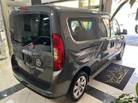Usata Fiat Doblò Lounge 120 CV (88 kW) 2022 Grigio Monovolume