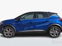Usata Renault Captur Intens 101 CV (74 kW) 2023 Blu scuro SUV