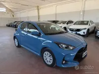 Usata Toyota Yaris Hybrid Business Edition 92 CV (67 kW) 2021 Bluazzurro Berlina