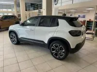 Usata Jeep Avenger Summit 101 CV (74 kW) 2024 Bianco tetto nero SUV